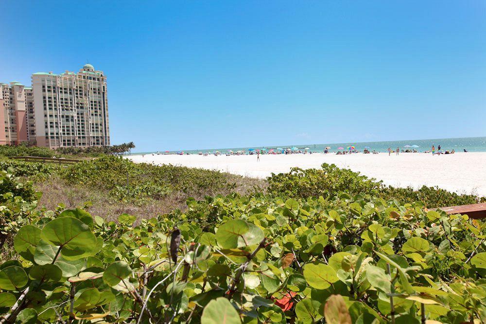 Marco Beach Vacation Suites Caxambas Bagian luar foto