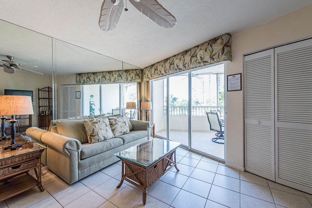 Marco Beach Vacation Suites Caxambas Bagian luar foto