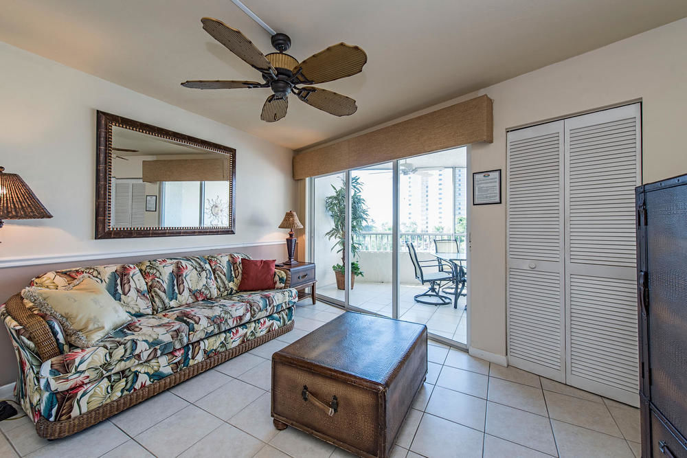 Marco Beach Vacation Suites Caxambas Bagian luar foto