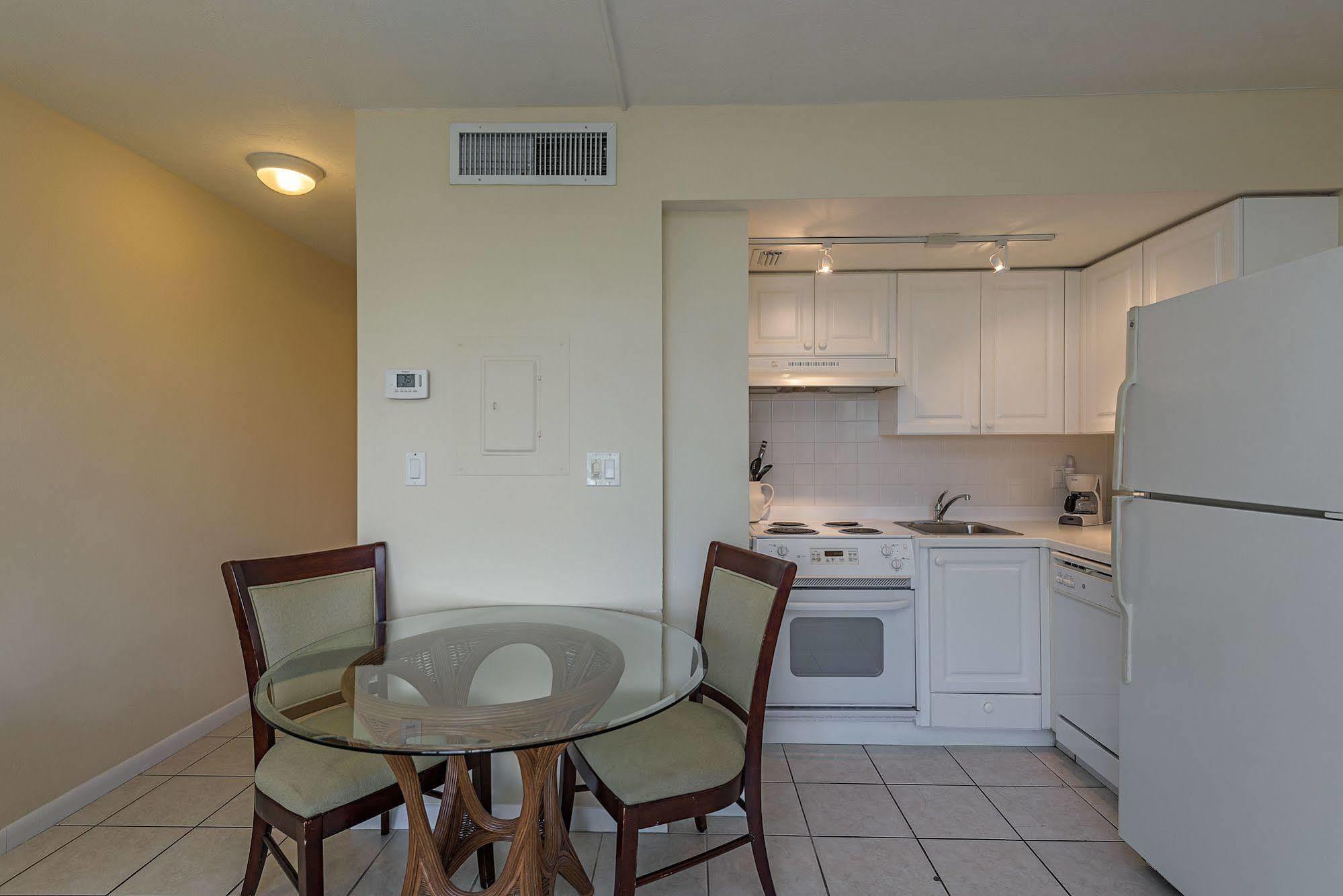 Marco Beach Vacation Suites Caxambas Bagian luar foto