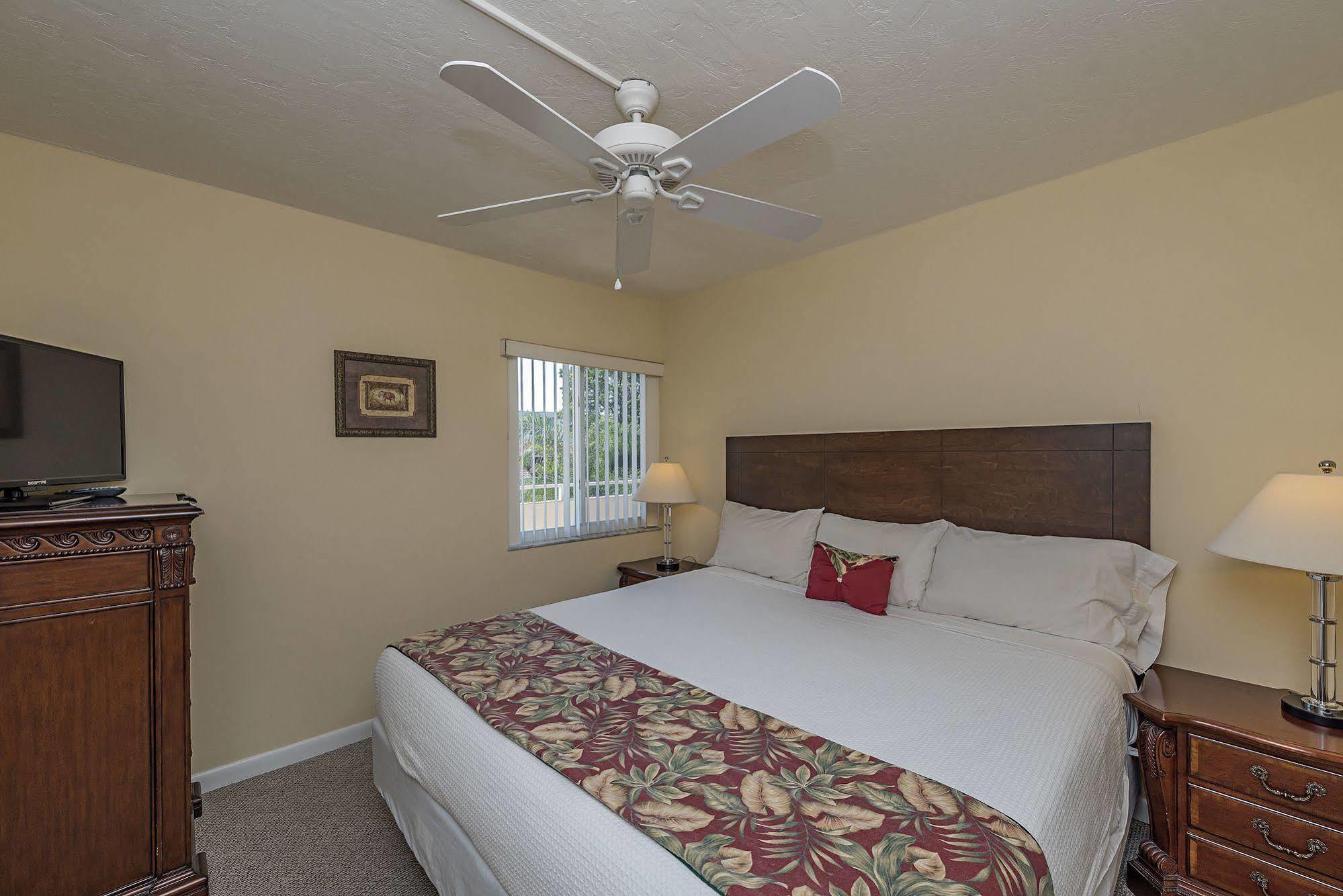 Marco Beach Vacation Suites Caxambas Bagian luar foto