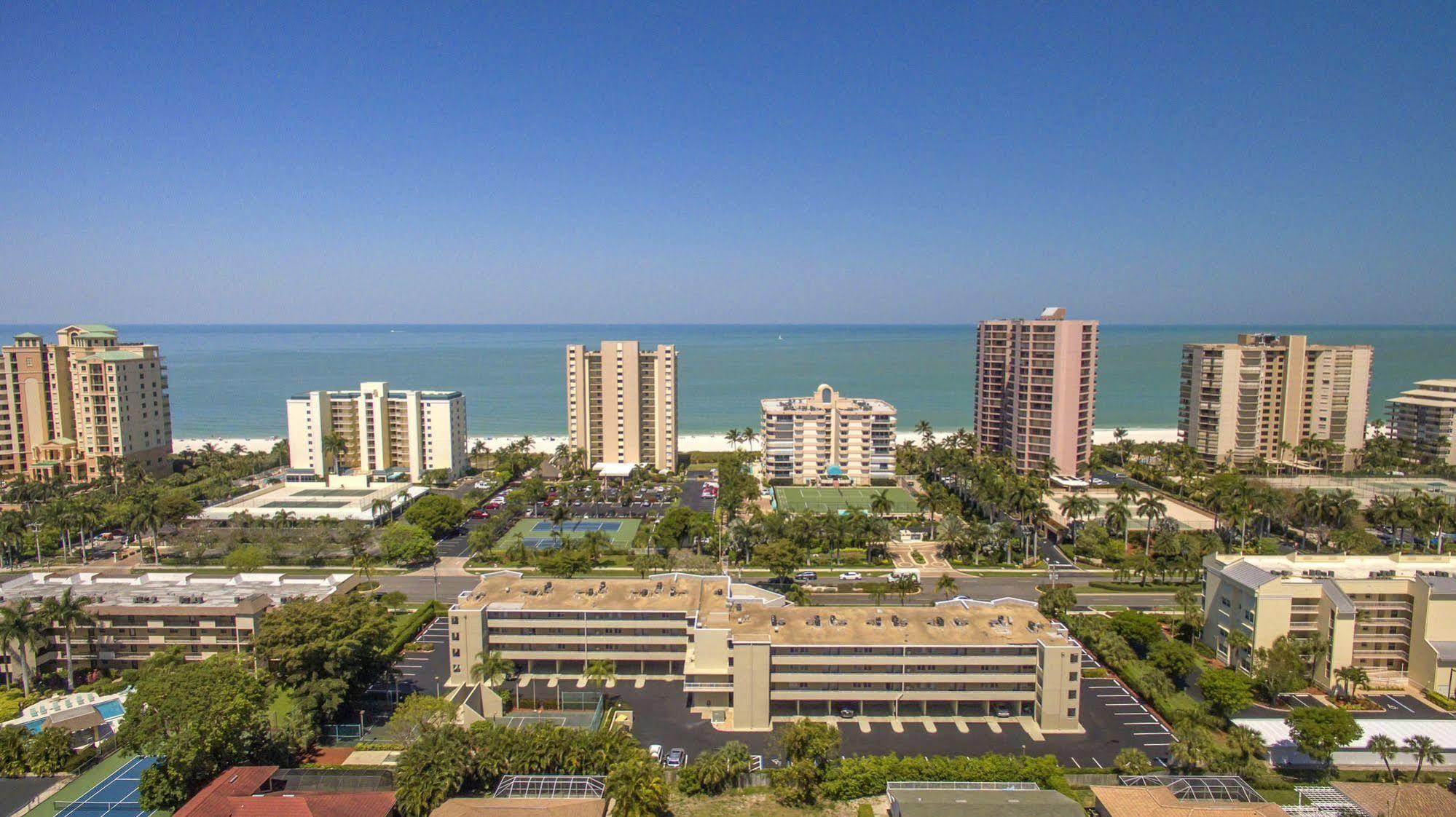 Marco Beach Vacation Suites Caxambas Bagian luar foto