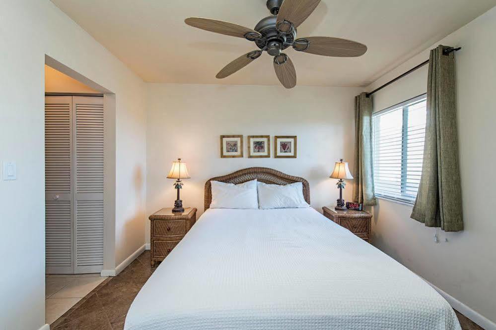Marco Beach Vacation Suites Caxambas Bagian luar foto